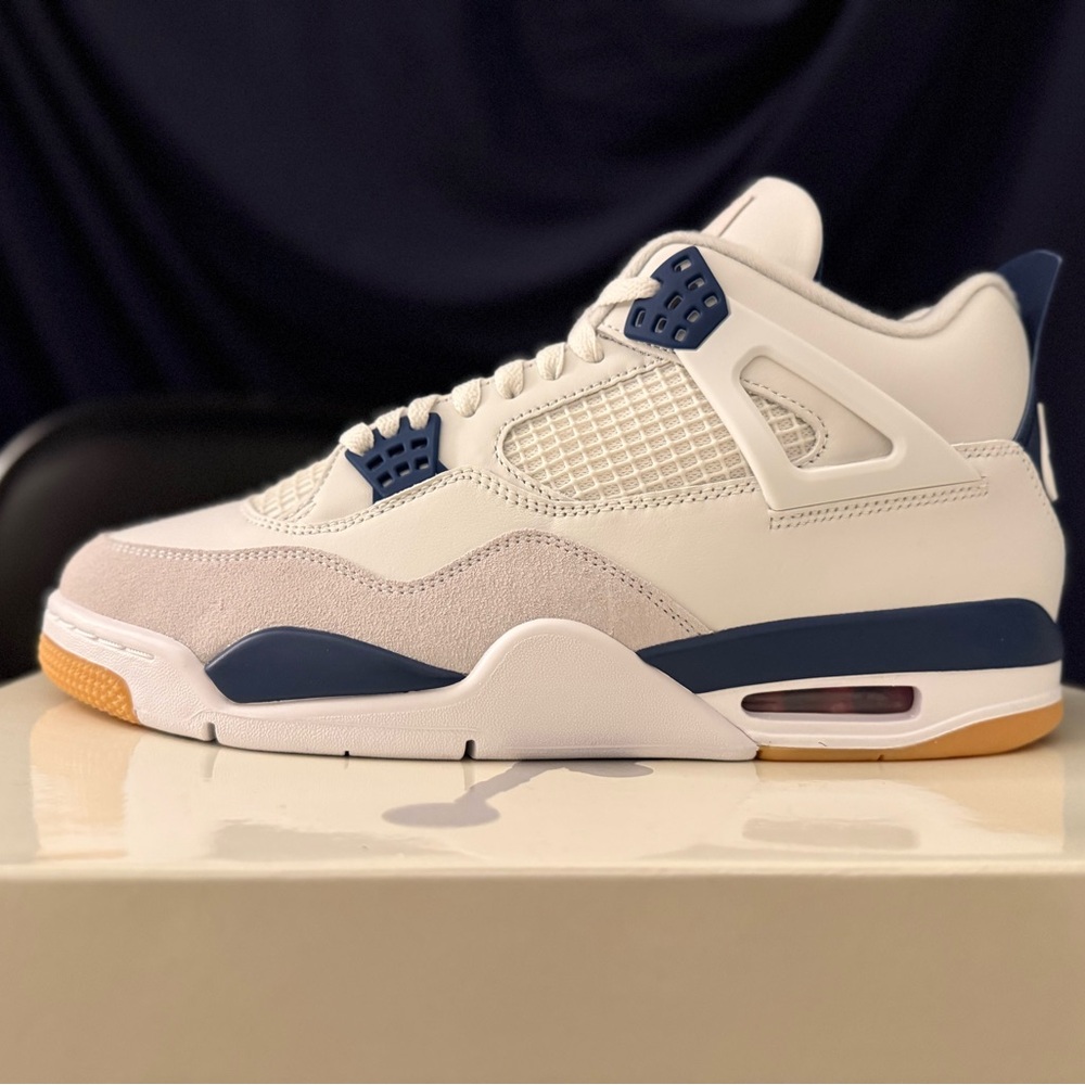 Jordan 4 Nike SB . Dead stocks